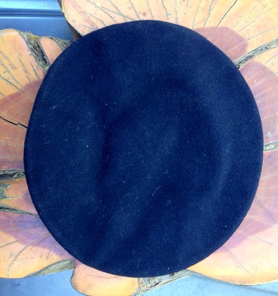 Luton knitting co classic French style beret 1953