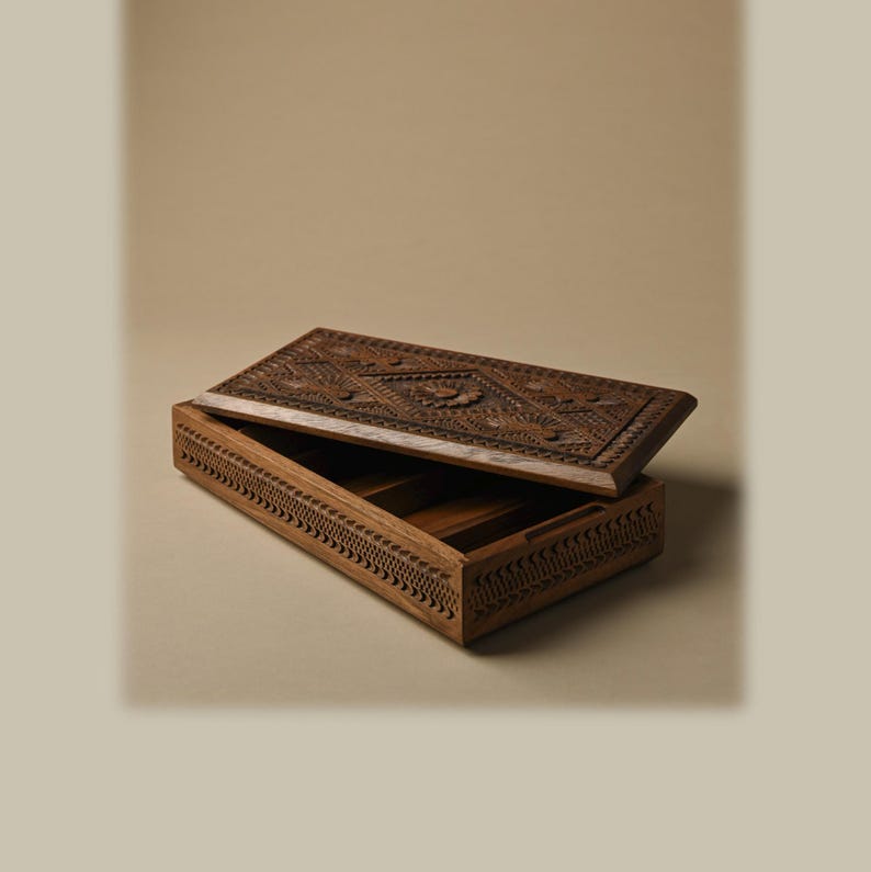 Joyero de madera maciza de nogal tallado a mano - Artesanía reconocida por la UNESCO | Dunya - WAGA imagen 4