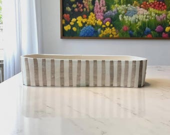 Handgefertigte & Handbemalte Neutral gestreifte Servierschale / Mulde