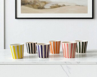 Set di 6 tazze in ceramica a righe dipinte a mano