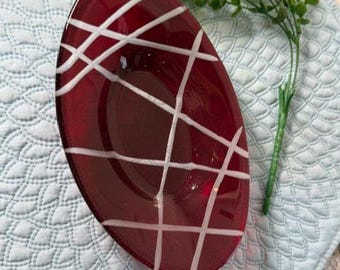 Bol ovale en verre rouge rubis et blanc à motif croisé IVV