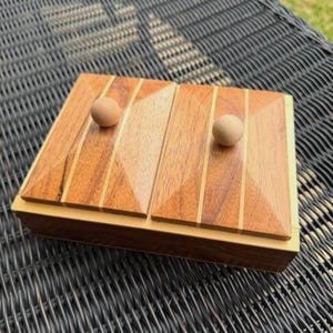 Boîte en marqueterie vintage Leon Hunn (LEH) à double couvercle - 7 x 17 cm - Boiseries artisanales signées