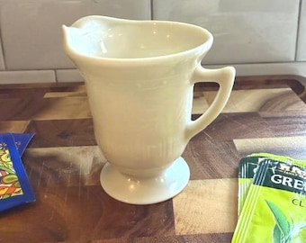 Lattiera vintage MacBeth-Evans Chinex Classic con piedistallo in avorio