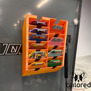 Tailored low profile magnetic wide comb blade organizer (organizer only)