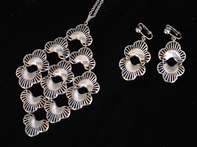 Vintage Sarah Coventry Silver Pendant and Earrings Geometric  Lotus Blossom Summer Jewelry Diamond Shaped Silver Flexible Set
