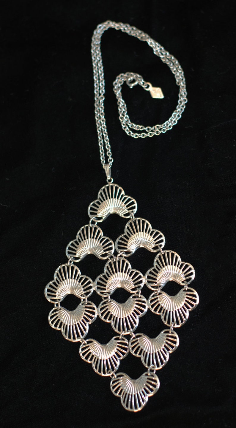 Vintage Sarah Coventry Silver Pendant and Earrings Geometric Lotus Blossom Summer Jewelry Diamond Shaped Silver Flexible Set