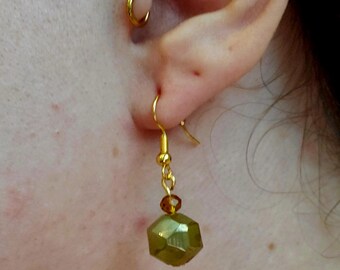 Pendientes de color verde musgo y marrón
