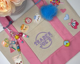 Charm personalizado "Kawaii Cutie" de Trader Joe's Tote