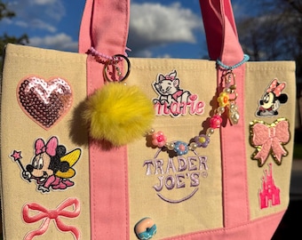 Bolso Marie de Minnie Mouse y Los Aristogatos con 4 dijes y accesorios.