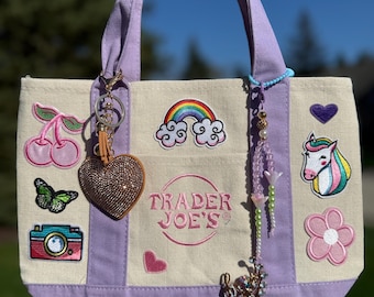 Bolso estilo Coachella con dijes y broche vintage