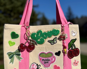 Bolso Matcha Girl Patch Tote / con dije de cereza extragrande