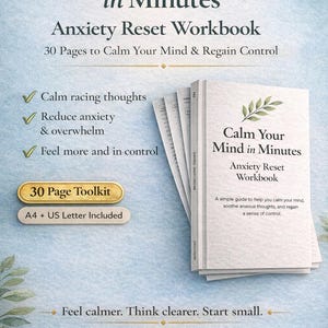 Może przedstawiać: Workbook do resetowania lęku zatytułowany "Uspokój swój umysł w kilka minut". Okładka przedstawia zielony wzór liści. Workbook obiecuje uspokoić pędzące myśli, zmniejszyć lęk i odzyskać kontrolę.