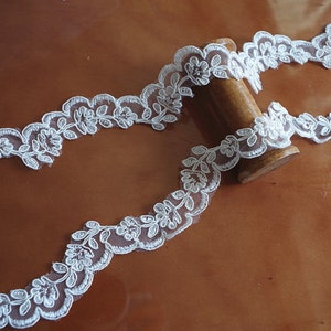 ivory Lace Trim, alencon lace, scalloped lace trim with small flowers, cg001b image 4