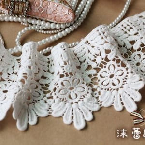 Off White Cotton Lace Trim, scalloped lace trim, retro floral lace trim, by the yard