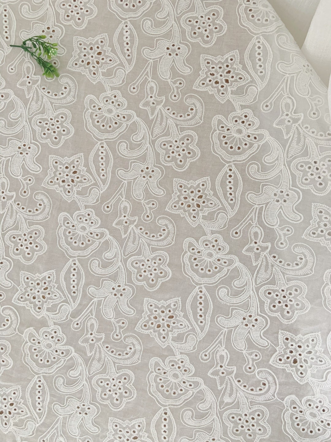 Cotton Lace Trim off White Flowers Retro Lace Graceful Lace Fabric 2 Yard 