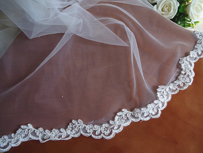ivory Lace Trim, alencon lace, scalloped lace trim with small flowers, cg001b image 1