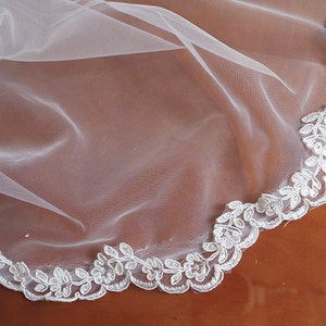 ivory Lace Trim, alencon lace, scalloped lace trim with small flowers, cg001b image 3