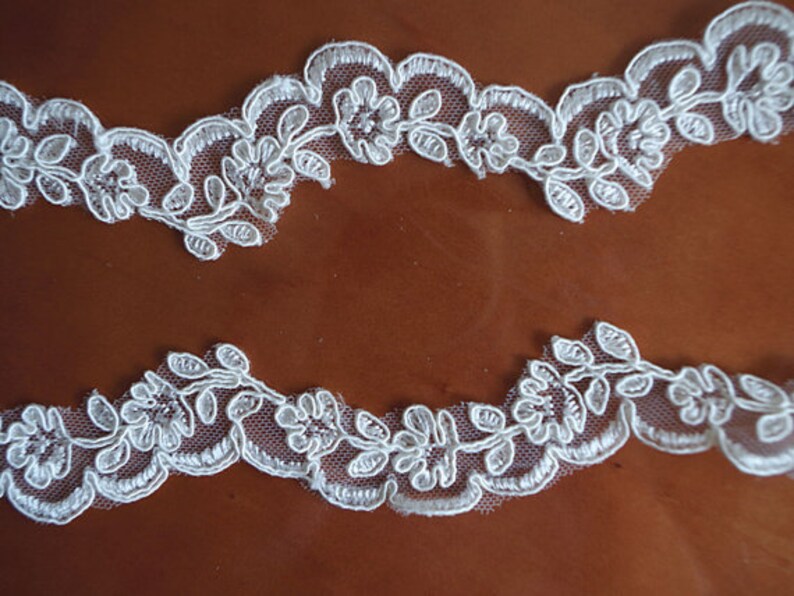ivory Lace Trim, alencon lace, scalloped lace trim with small flowers, cg001b image 5