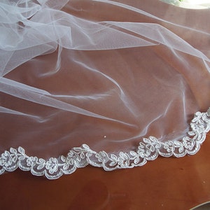 ivory Lace Trim, alencon lace, scalloped lace trim with small flowers, cg001b image 2