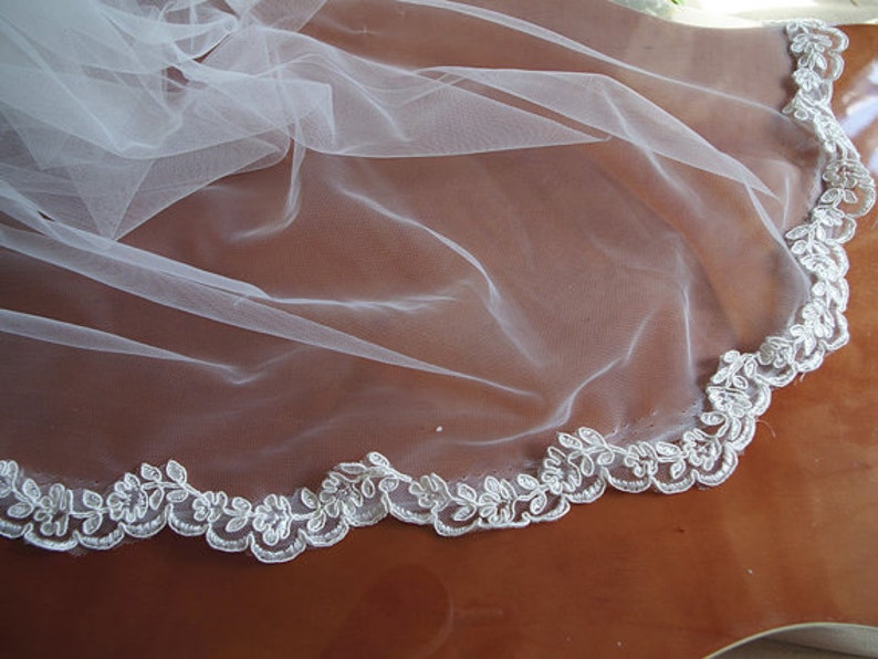 ivory Lace Trim, alencon lace, scalloped lace trim with small flowers, cg001b image 2