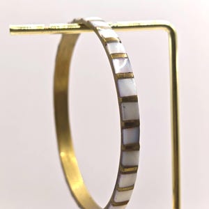 Vintage Mother of Pearl Inlay Bangle – Gold Tone Shell Bracelet – Classic Stackable