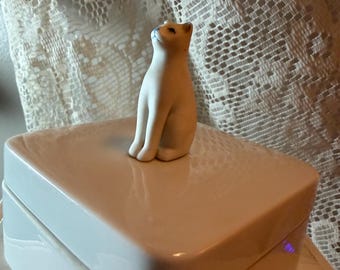 Vintage Porcelain Cat Trinket Box – Made in Japan Ceramic Jewelry Dish