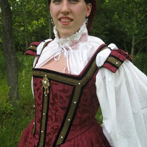 Ladies&#39; Elizabethan Embroidered White Linen Partlet Blouse