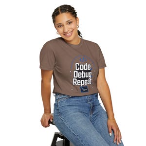 コードデバッグリピートTシャツ｜プログラミングコーディングTシャツ、テクノロジーユーモア 画像 14