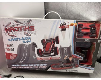 NEW Sealed Kaotiks Whiplash Run Playset Racetrack Complete With RaceCar