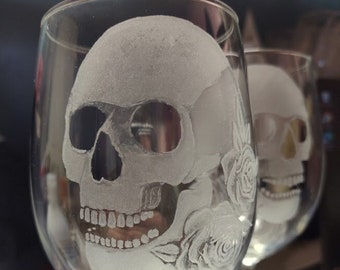 Skull and rose Stemless custom wine glass set , spooky skull wine glasses , hand engraved glass skull goblets gifts
