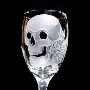 Bicchieri da vino con teschio e rose incisi a mano - Set da bar gotico