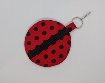 Pochette pour écouteurs rouge et noire « Coccinelle » à pois