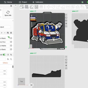 Puede incluir: Una captura de pantalla de una interfaz de software de impresi&oacute;n 3D. La interfaz muestra un dise&ntilde;o de cami&oacute;n de bomberos de dibujos animados, junto con varias configuraciones de la impresora, como el di&aacute;metro de la boquilla, la altura de la capa y la selecci&oacute;n del filamento. El cami&oacute;n es rojo, blanco y azul.