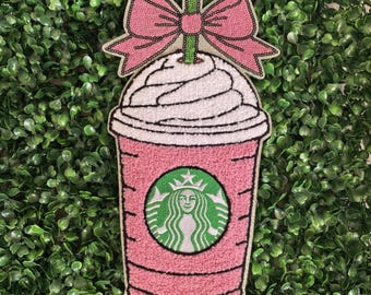 Pinkfarbener, von Starbucks inspirierter Aufnäher
