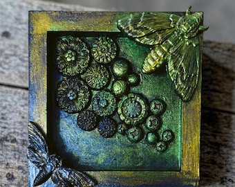 Decoração de parede em técnica mista | Arte de assemblage e colagem vintage | Decoração para casa