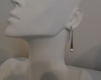 Delicate Minimalist  7.6mm Blush Pink Aurora Round Japanese Akoya SaltWater Pearls Fish hook Threader style Drop earrings E080