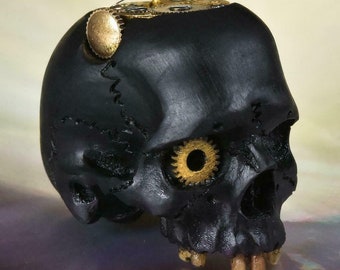 ¡TERMINATOR! Miniatura de calavera negra esculpida a mano de 26,2 mm, estilo steampunk industrial de ciencia ficción, hecha con piezas de reloj. Collar personalizable. Estilo gótico.