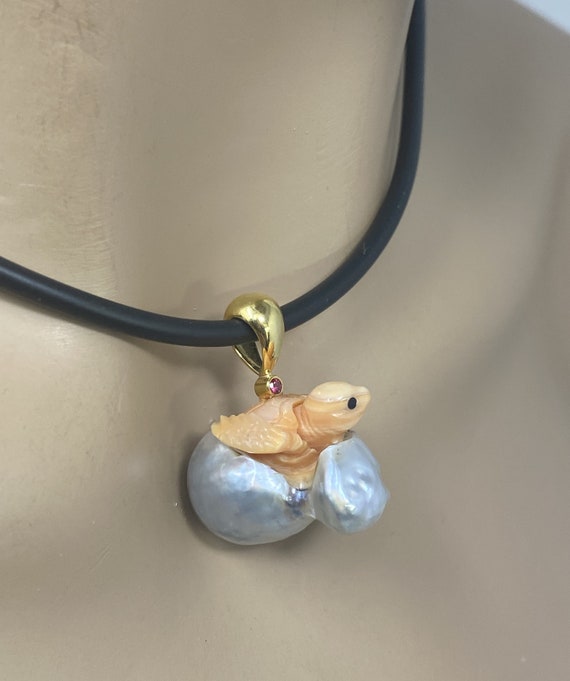 Unique! Red Sapphire 24.5 mm Natural Golden South Sea Pearl Deep Relief Sculptural Triton's trumpet shell Sea Turtle Egg Pendant Necklace
