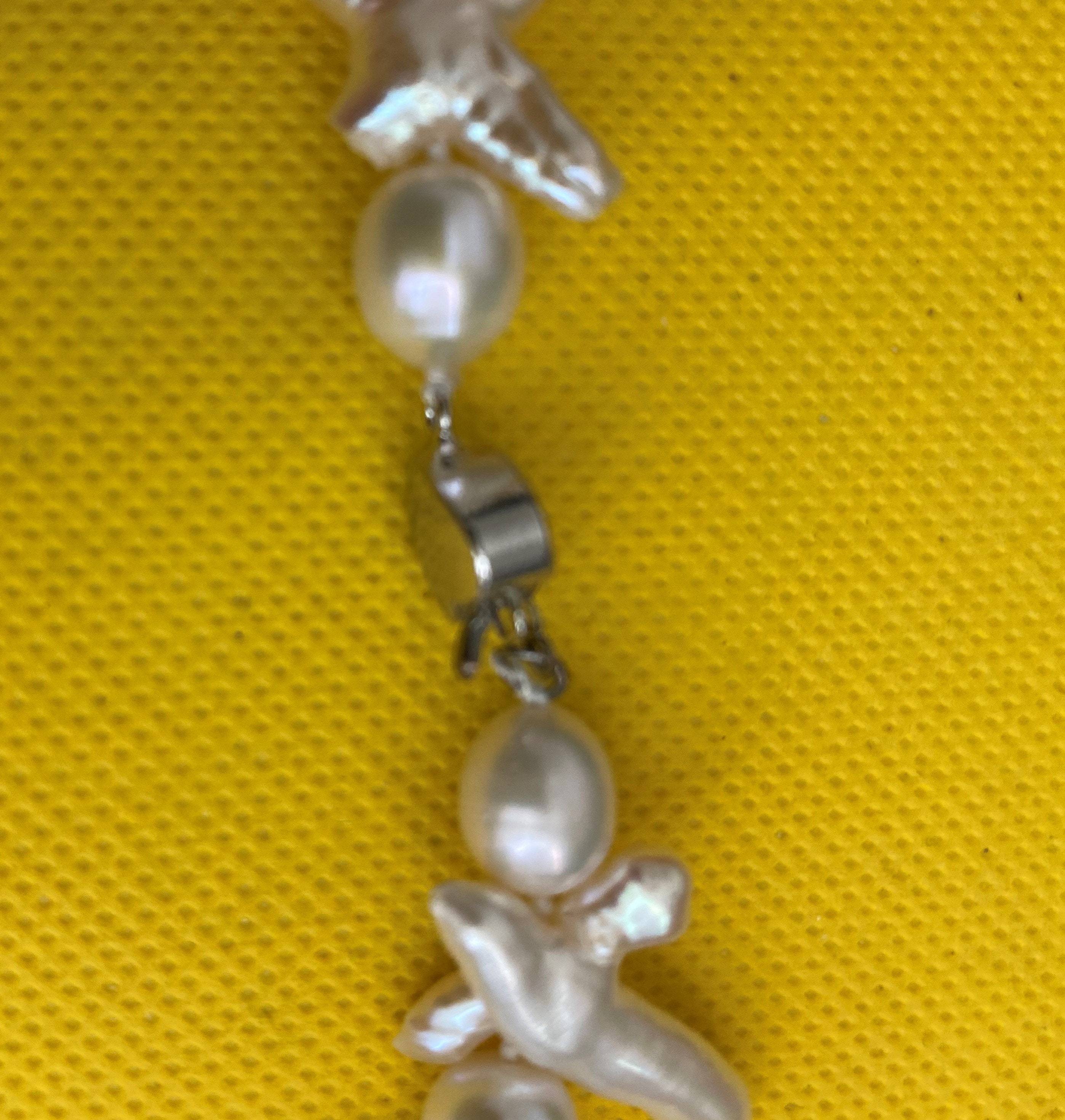 【KWANI】Doll with a Pearl Necklace☆愛らしいスタイル☆ Organic Shape Natural Keshi Pearl - Cross Baroque