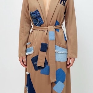 Gabardina de patchwork de mezclilla y color canela reciclada, talla S