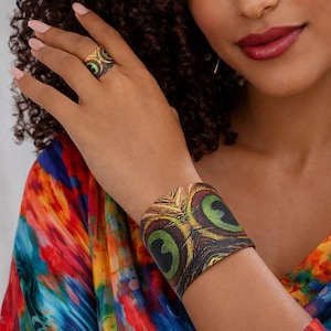 Conjunto de pulsera y anillo con diseño de pluma de pavo real – Joyería bohemia llamativa – Brazalete ancho ajustable
