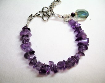 Wonderful Amethyst (purple) Gemstone Bracelet - Lovely Amethyst Polished Chips - Silvertone Flower Clasp - Adjustable fit