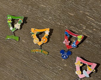 Pin lanyard with medallion series complete set four Disney trading pins authentic