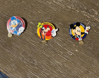 Wanna trade Disney trading pins Mickey Donald and goofy from Disneyworld