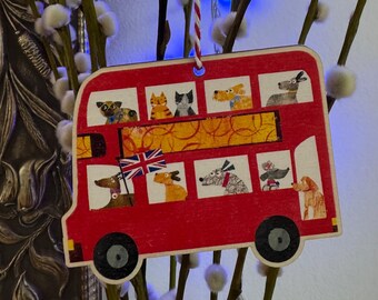 Decoração de madeira com ônibus vermelho de Londres