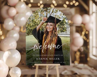 Cartello di benvenuto personalizzato per la laurea, in acrilico nero con arco dorato, decorazione per feste (Classe del 2026)