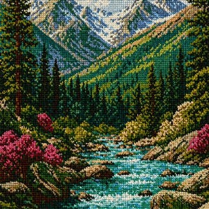 Può includere: Un paesaggio a punto croce raffigura una scena di montagna con un fiume che scorre attraverso una valle. Le montagne hanno cime innevate e la valle è piena di alberi verdi e cespugli di fiori rosa. Il cielo è blu con nuvole bianche.