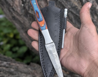 Cuchillo arrojadizo Kunai de Damasco hecho a mano a medida, cuchillo tipo daga forjado a mano con mango de lámina de resina, regalo de Navidad con atractivo vintage para él/ella.