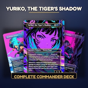 Op de afbeelding: Een verzameling van drie ruilkaarten met levendige paarse, blauwe en roze illustraties. De middelste kaart toont de tekst Yuriko, the Tiger's Shadow, Legendary Creature - Human Ninja en spelregels. De kaarten zijn in een waaier gerangschikt.