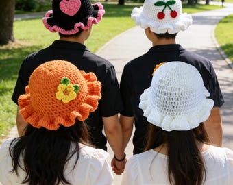 Sombrero de crochet con ala con volantes hecho a mano, sombrero de pescador con borde ondulado y diseño de girasol